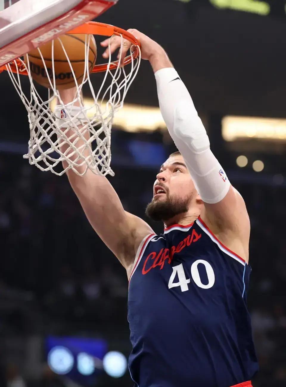 国王杯清晨攻防权衡转折点那不勒斯止住颓势之后，巴特勒连续三场比赛得分超过比分优势明显的简单介绍